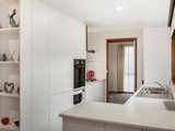 https://images.listonce.com.au/custom/160x/listings/74-langdale-drive-croydon-hills-vic-3136/374/01053374_img_03.jpg?ZKlYS5hy-JE