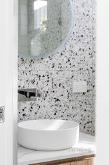 https://images.listonce.com.au/custom/160x/listings/74-lincoln-street-richmond-vic-3121/826/01226826_img_13.jpg?zVVrxHlo7JY