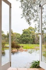 https://images.listonce.com.au/custom/160x/listings/74-meander-road-hurstbridge-vic-3099/398/01398398_img_10.jpg?y2M5H48_21k