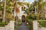 https://images.listonce.com.au/custom/160x/listings/743-acland-street-st-kilda-vic-3182/148/01978148_img_01.jpg?g3HooV-cORQ