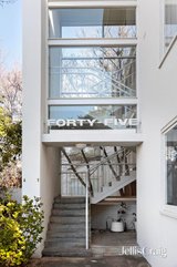 https://images.listonce.com.au/custom/160x/listings/745-shelley-street-elwood-vic-3184/051/01943051_img_09.jpg?bgyr6qVyJPI