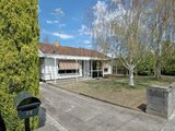 https://images.listonce.com.au/custom/160x/listings/75-buckingham-road-newtown-vic-3220/807/01699807_img_01.jpg?bXPQ4pFeDdU