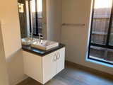 https://images.listonce.com.au/custom/160x/listings/75-hall-court-kyneton-vic-3444/160/01753160_img_04.jpg?UCQahSpXDDY