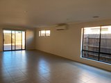 https://images.listonce.com.au/custom/160x/listings/75-hall-court-kyneton-vic-3444/160/01753160_img_08.jpg?34uCdFrIOLo