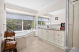 https://images.listonce.com.au/custom/160x/listings/75-kalbar-road-eltham-vic-3095/022/01810022_img_10.jpg?G9ZDkAITbXU