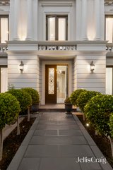 https://images.listonce.com.au/custom/160x/listings/75-leura-grove-hawthorn-east-vic-3123/674/01901674_img_03.jpg?g2W2WOb2NHk