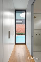 https://images.listonce.com.au/custom/160x/listings/75-ormond-esplanade-elwood-vic-3184/379/01979379_img_09.jpg?HPokQ33TbY4