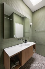 https://images.listonce.com.au/custom/160x/listings/75-webb-street-fitzroy-vic-3065/998/01956998_img_19.jpg?WM-GUey0TPs