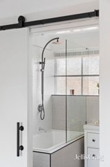 https://images.listonce.com.au/custom/160x/listings/752-clyde-street-st-kilda-vic-3182/814/01893814_img_15.jpg?w-XJJ20xVe0