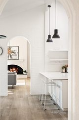 https://images.listonce.com.au/custom/160x/listings/76-beatrice-street-cheltenham-vic-3192/979/01735979_img_06.jpg?VFGgy8_zIcc