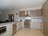 https://images.listonce.com.au/custom/160x/listings/76-faversham-avenue-lake-gardens-vic-3355/877/01575877_img_03.jpg?C9VQvDVTYZU