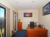 https://images.listonce.com.au/custom/160x/listings/76-faversham-avenue-lake-gardens-vic-3355/877/01575877_img_17.jpg?9LBnvQ7W5Ao