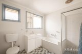 https://images.listonce.com.au/custom/160x/listings/76-mitford-crescent-craigieburn-vic-3064/354/01988354_img_08.jpg?B9ACP4UCgsU