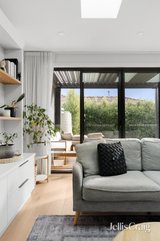 https://images.listonce.com.au/custom/160x/listings/76-truman-street-south-kingsville-vic-3015/832/01941832_img_24.jpg?Kmfu1ZspDFI