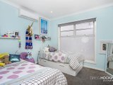 https://images.listonce.com.au/custom/160x/listings/76a-graham-street-newport-vic-3015/406/01203406_img_09.jpg?f2060vnxIQY