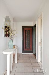 https://images.listonce.com.au/custom/160x/listings/77-kipling-avenue-mooroolbark-vic-3138/046/01908046_img_03.jpg?HlWnSoslAkI