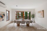 https://images.listonce.com.au/custom/160x/listings/77-springthorpe-boulevard-macleod-vic-3085/936/01937936_img_07.jpg?BiyJ0RTAPPE