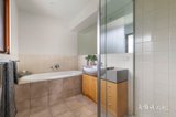 https://images.listonce.com.au/custom/160x/listings/77-springthorpe-boulevard-macleod-vic-3085/936/01937936_img_09.jpg?iyi1mcW9ilk