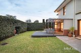 https://images.listonce.com.au/custom/160x/listings/77-springthorpe-boulevard-macleod-vic-3085/936/01937936_img_23.jpg?1_k1EVKuZGU