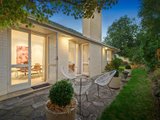 https://images.listonce.com.au/custom/160x/listings/77a-kooyongkoot-road-hawthorn-vic-3122/184/00829184_img_08.jpg?dAalYqUbqiw