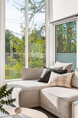 https://images.listonce.com.au/custom/160x/listings/77a-victoria-road-northcote-vic-3070/488/01452488_img_03.jpg?Izd67W0aRuM