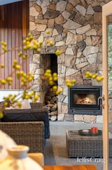 https://images.listonce.com.au/custom/160x/listings/78-80-enfield-avenue-park-orchards-vic-3114/631/01988631_img_13.jpg?RQ2BoAIkHHo