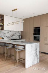 https://images.listonce.com.au/custom/160x/listings/79-the-crescent-port-melbourne-vic-3207/127/01780127_img_09.jpg?WcMc-A-JOG4