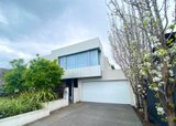 https://images.listonce.com.au/custom/160x/listings/7a-churchill-court-brighton-east-vic-3187/876/01577876_img_07.jpg?PlUeOtXMijU