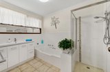 https://images.listonce.com.au/custom/160x/listings/7a-garden-avenue-mitcham-vic-3132/188/01736188_img_02.jpg?-DpFgQ-Ne80