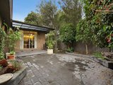 https://images.listonce.com.au/custom/160x/listings/7b-oliver-street-ringwood-vic-3134/694/00620694_img_07.jpg?D7hhCtGgwss