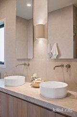 https://images.listonce.com.au/custom/160x/listings/8-8a-vivian-street-blackburn-north-vic-3130/459/01951459_img_19.jpg?vQHKHAqHAbo