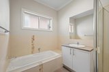 https://images.listonce.com.au/custom/160x/listings/8-balmoral-street-kilsyth-vic-3137/970/01830970_img_10.jpg?pDNWM2A136Q
