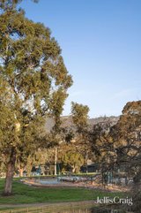 https://images.listonce.com.au/custom/160x/listings/8-barina-avenue-mooroolbark-vic-3138/282/01972282_img_17.jpg?tnCXugjyd4I