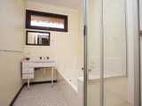 https://images.listonce.com.au/custom/160x/listings/8-bass-court-heathmont-vic-3135/146/00620146_img_07.jpg?KXPNcPIc1Qs