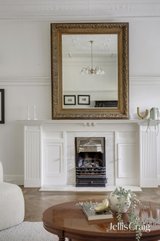 https://images.listonce.com.au/custom/160x/listings/8-cairnes-crescent-brighton-vic-3186/676/01908676_img_04.jpg?ANrF0CRkS-c