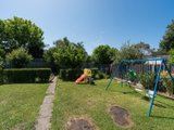 https://images.listonce.com.au/custom/160x/listings/8-esther-crescent-mooroolbark-vic-3138/364/01524364_img_15.jpg?y6RnSaYzHHo