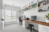 https://images.listonce.com.au/custom/160x/listings/8-falkirk-crescent-inverleigh-vic-3321/914/01752914_img_12.jpg?0W4nujbLo70