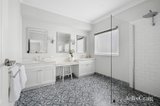 https://images.listonce.com.au/custom/160x/listings/8-falkirk-crescent-inverleigh-vic-3321/914/01752914_img_14.jpg?Qc83Kct8x9w