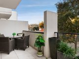 https://images.listonce.com.au/custom/160x/listings/8-graham-street-albert-park-vic-3206/143/01087143_img_11.jpg?UCCKInoCCIc