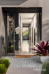 https://images.listonce.com.au/custom/160x/listings/8-grosvenor-street-brighton-vic-3186/127/01951127_img_03.jpg?NqQEIxWwg-M