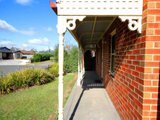 https://images.listonce.com.au/custom/160x/listings/8-hanwood-close-delacombe-vic-3356/935/01575935_img_22.jpg?tpKpz1aeqxE