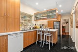 https://images.listonce.com.au/custom/160x/listings/8-hemingford-road-bentleigh-east-vic-3165/696/01872696_img_06.jpg?G0kBqgI1ue4