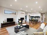 https://images.listonce.com.au/custom/160x/listings/8-henshall-road-strathmore-vic-3041/660/00847660_img_04.jpg?RXZb9oZdKYk