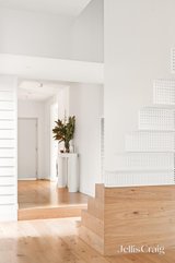 https://images.listonce.com.au/custom/160x/listings/8-james-avenue-aspendale-vic-3195/466/01748466_img_10.jpg?o8heW1foZNs
