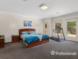 https://images.listonce.com.au/custom/160x/listings/8-kameel-drive-yarra-glen-vic-3775/740/01525740_img_09.jpg?qzc_V1Euk8Y