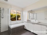 https://images.listonce.com.au/custom/160x/listings/8-kameel-drive-yarra-glen-vic-3775/740/01525740_img_15.jpg?sw5KwzC67i0