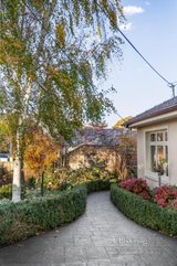 https://images.listonce.com.au/custom/160x/listings/8-kevin-avenue-blackburn-vic-3130/832/01716832_img_02.jpg?Kw9SFcUOs5g