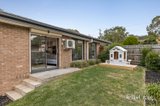 https://images.listonce.com.au/custom/160x/listings/8-lee-ann-crescent-croydon-vic-3136/668/01875668_img_11.jpg?DbT1Y0Vrhw0