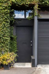 https://images.listonce.com.au/custom/160x/listings/8-little-oxford-street-collingwood-vic-3066/291/01877291_img_11.jpg?WSHB2z1eRkc