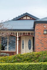 https://images.listonce.com.au/custom/160x/listings/8-lomandra-court-plenty-vic-3090/148/01574148_img_02.jpg?QD11XEldmRU